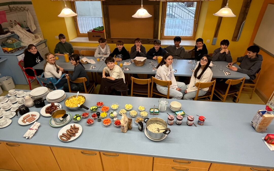 English Breakfast und Besuch des Flughafens der Klasse 2a